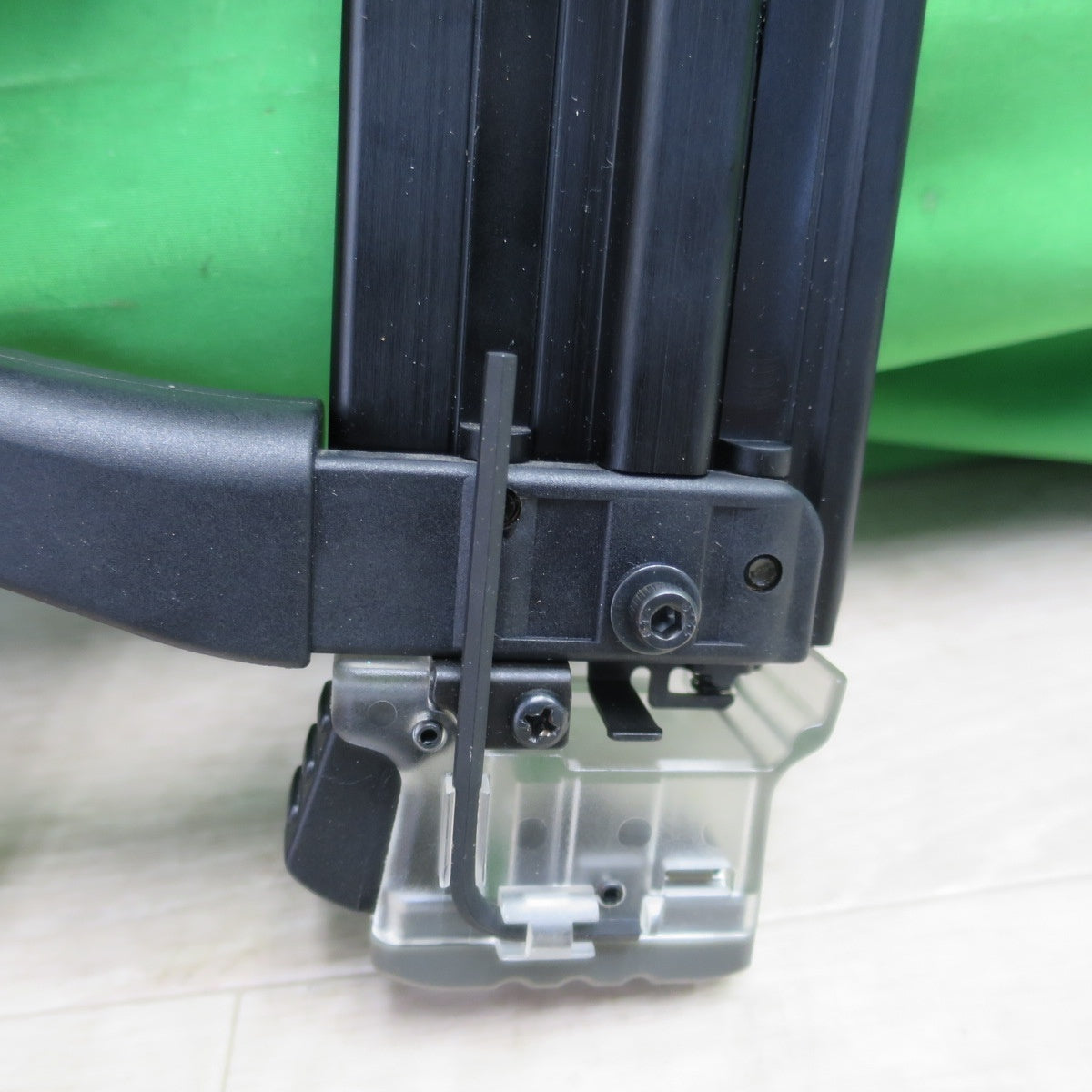 [送料無料] 美品☆SK11 藤原産業 仕上 釘打機 F55 SA-F55-Z1 エア 大工 道具 DIY 釘足長:15-50mm ケース付 空打ち防止機能 工具☆