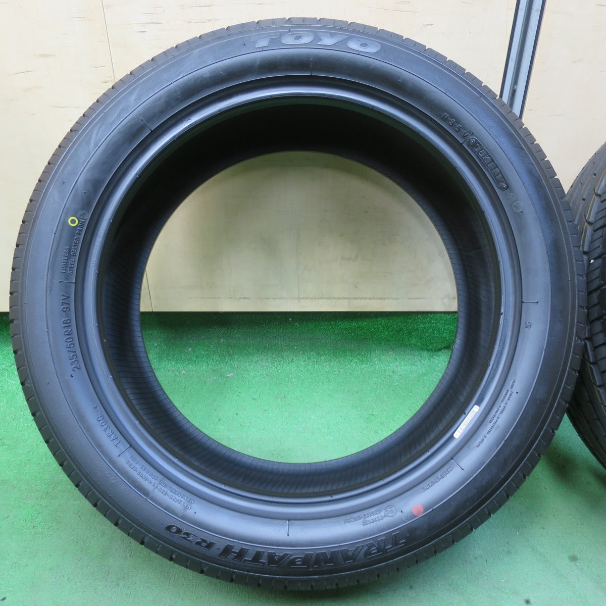 新車外し★235/50R18 トーヨー トランパス R30 タイヤ 18インチ アルファード ヴェルファイア 等★5061002イノタ