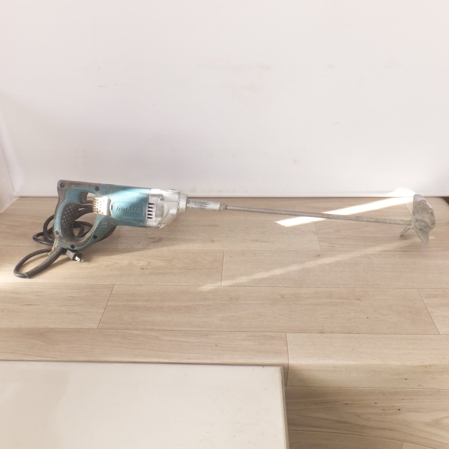 [送料無料] ★マキタ makita カクハン機 UT2204　100V 9A 50-60Hz 850W★