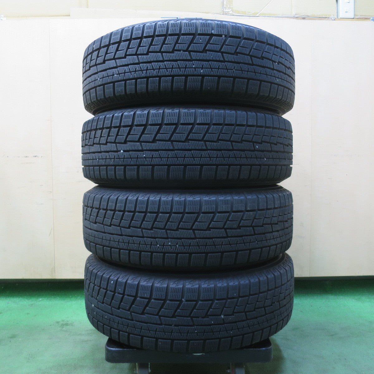 バリ溝！キレイ！9分★スタッドレス 205/65R16 ヨコハマ アイスガード iG60 GRASS グラス 16インチ PCD114.3/5H★6011705イス