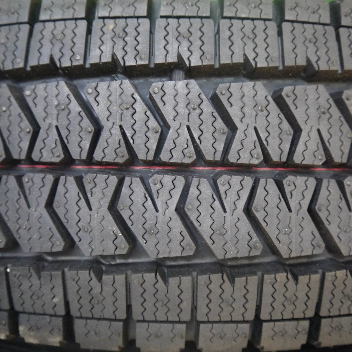 未使用！23年★スタッドレス 195/80R15 107/105N ブリヂストン ブリザック VL10 タイヤ 15インチ ハイエース キャラバン 等★6010512Hスタ
