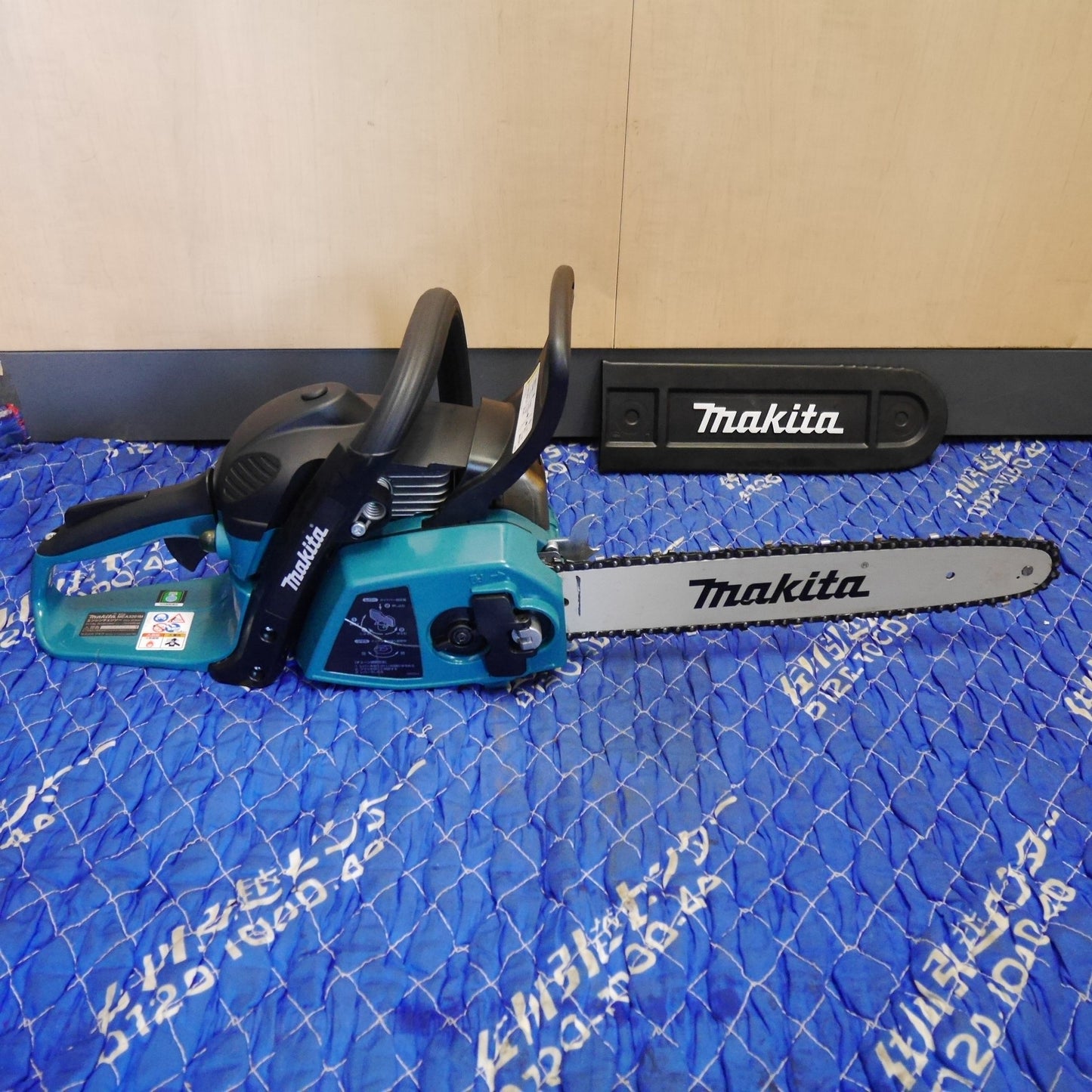 [送料無料] ☆マキタ エンジン チェンソー MEA3201M チェーンソー 切断機 makita ガイドバー 長さ 約35cm ジャンク品☆