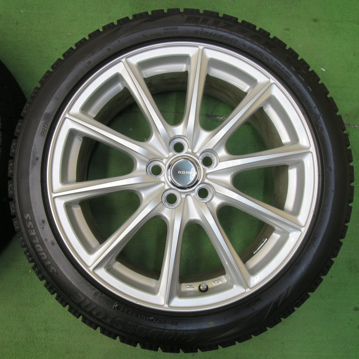 バリ溝！キレイ！9.5分★プリウス 等 215/45R17 スタッドレス ブリヂストン ブリザック VRX ECO FORME エコフォルム 17インチ PCD100/5H★5021707イス