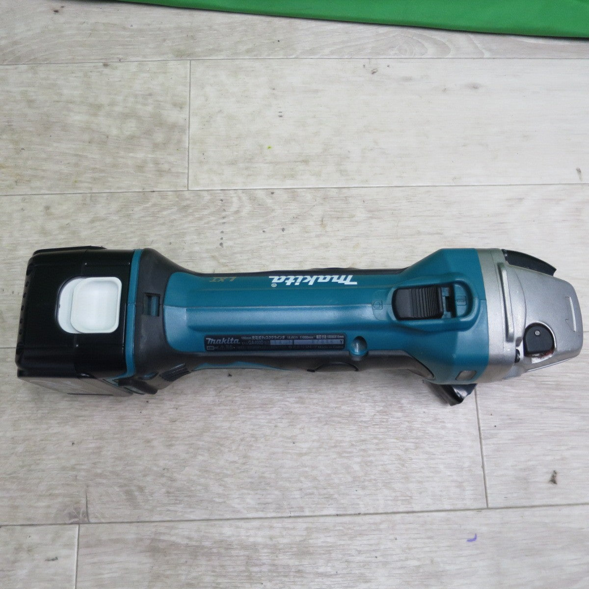 [送料無料] キレイ☆マキタ 14.4V 3.0Ah 100mm 充電式 ディスク グラインダ GA400DRF ケース 充電器 バッテリー 付き 電動 工具☆