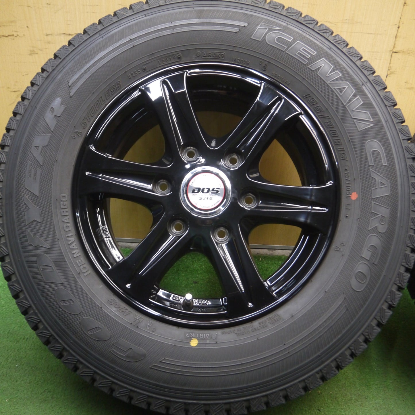 *送料無料* バリ溝！キレイ！9.5分★ハイエース等 195/80R15 スタッドレス グッドイヤー アイスナビ カーゴ D.O.S. SJ-T6 DOS PCD139.7/6H★4032711Hス