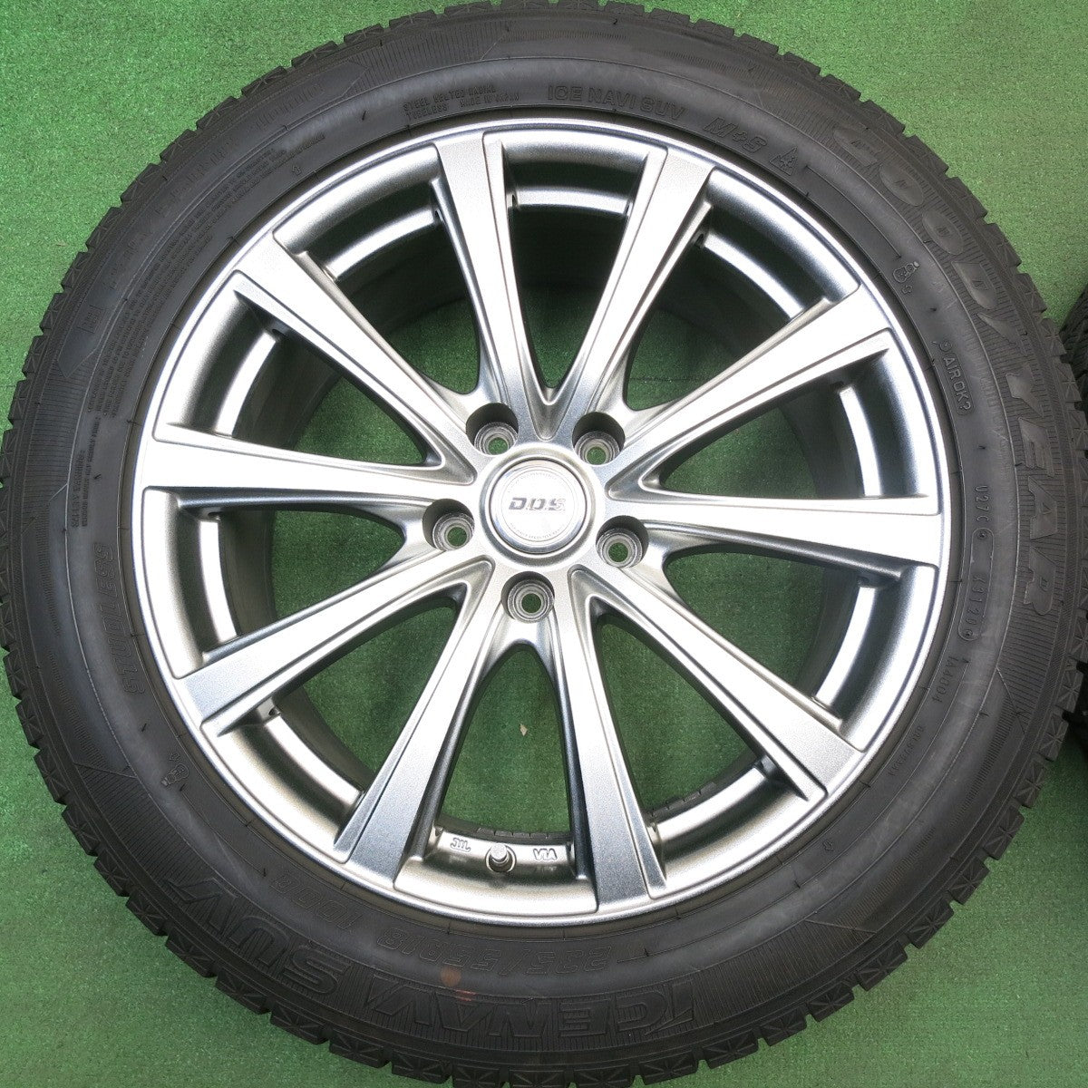 バリ溝！キレイ！9.5分★スタッドレス 235/55R18 グッドイヤー アイスナビ SUV D.O.S. DOS 社外 アルミ 18インチ PCD114.3/5H★6012510HAス