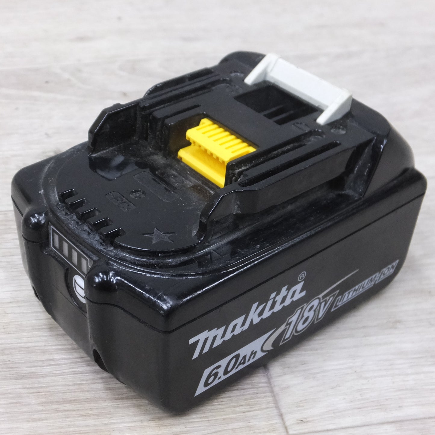 [送料無料] キレイ◆マキタ リチウム イオン バッテリー Li-ion 18V 6.0Ah 108Wh BL1860B ＊ 雪マーク 電動 工具◆