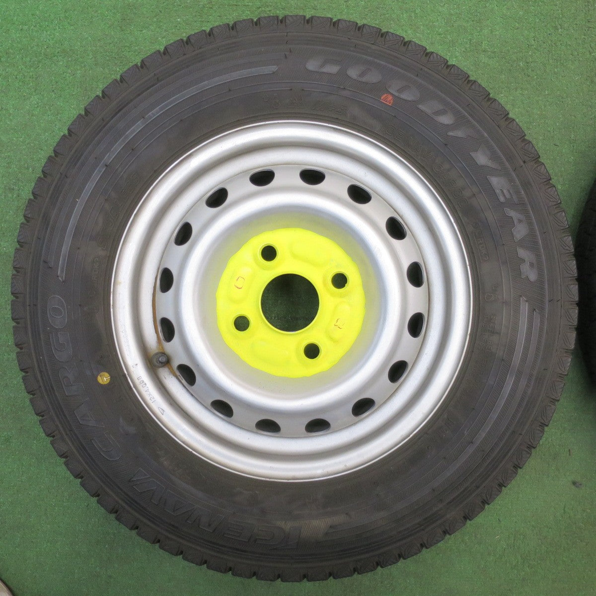 バリ溝！22年！9.5分★ダイハツ 純正 スチール 145R12 6PR スタッドレス グッドイヤー アイスナビ CARGO 12インチ PCD100 110 114.3/4H マルチ★6032402NJス