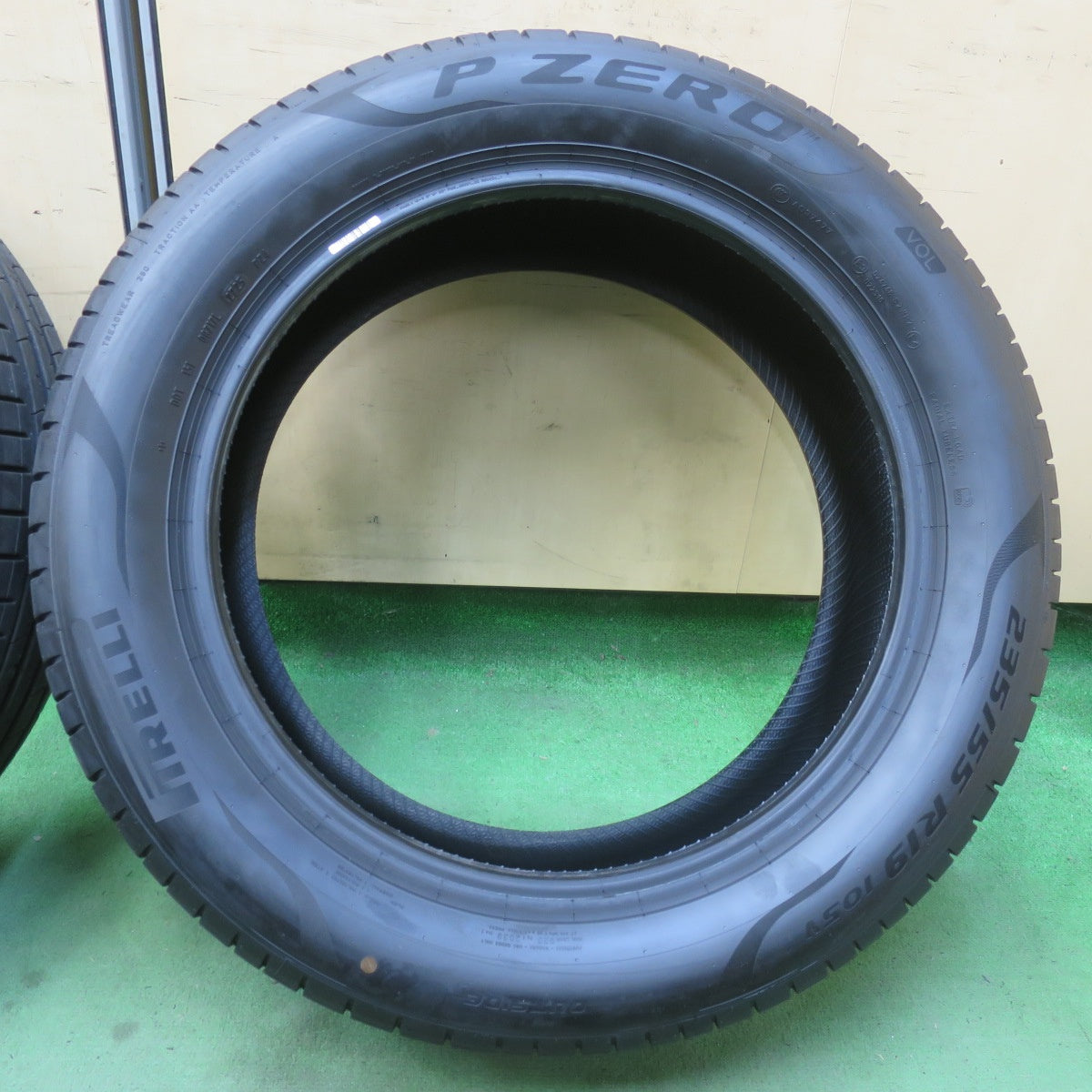 新車外し！25年★235/55R19 ピレリ PZERO TM VOL Pゼロ 19インチ タイヤ ポルシェ 等★6030401イノタ
