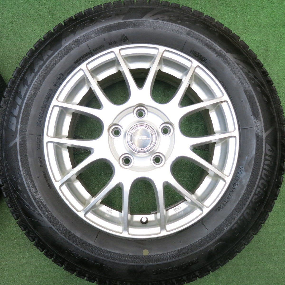バリ溝！22年！キレイ！9.5分★スタッドレス 205/65R15 ブリヂストン ブリザック VRX3 TOPRUN トップラン 15インチ PCD114.3/5H★5062810HAス