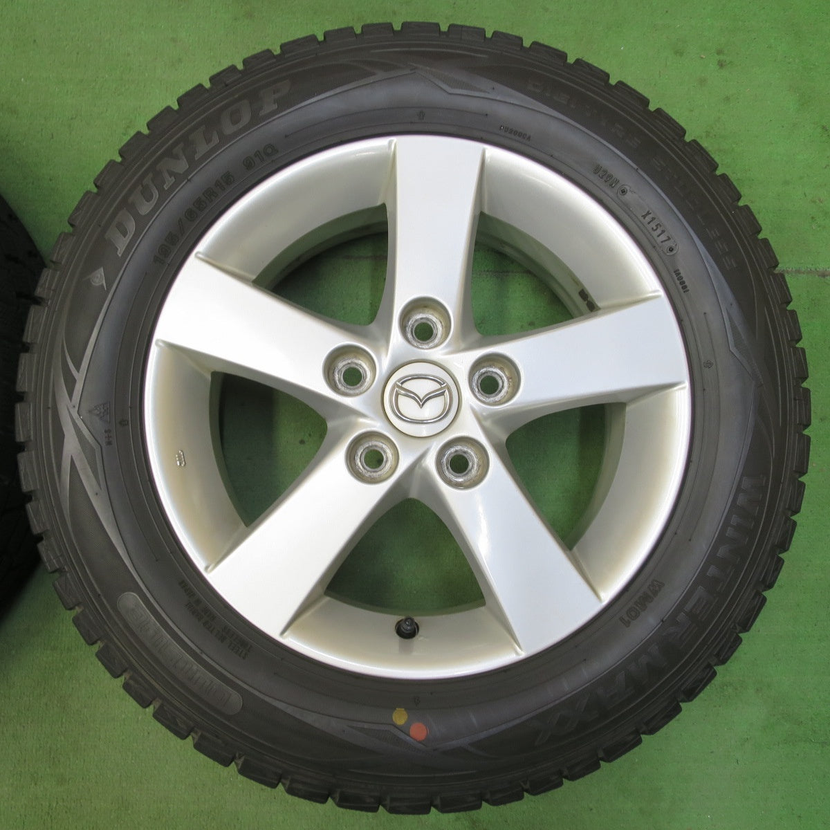 バリ溝！8.5分★マツダ プレマシー 純正 195/65R15 スタッドレス ダンロップ ウインターマックス WM01 15インチ PCD114.3/5H★5071603イス