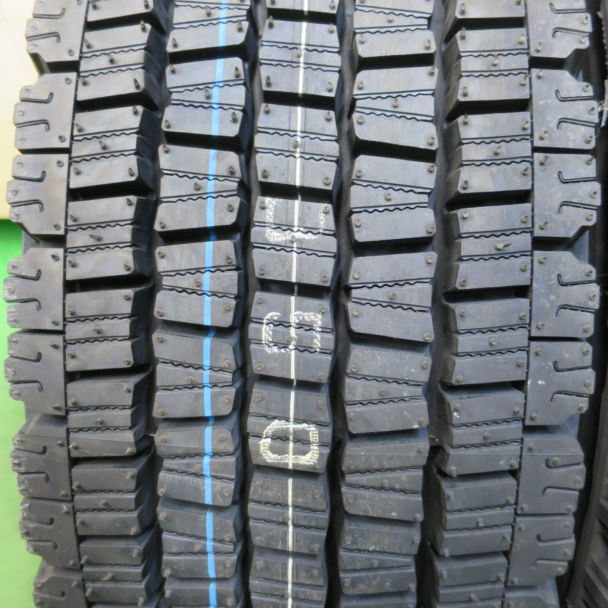 [送料無料] 未使用！24年！2本★トラック タイヤ 245/70R19.5 136/134J スタッドレス ダンロップ デクテス SP081 DECTES 19.5インチ★5031004イスタ