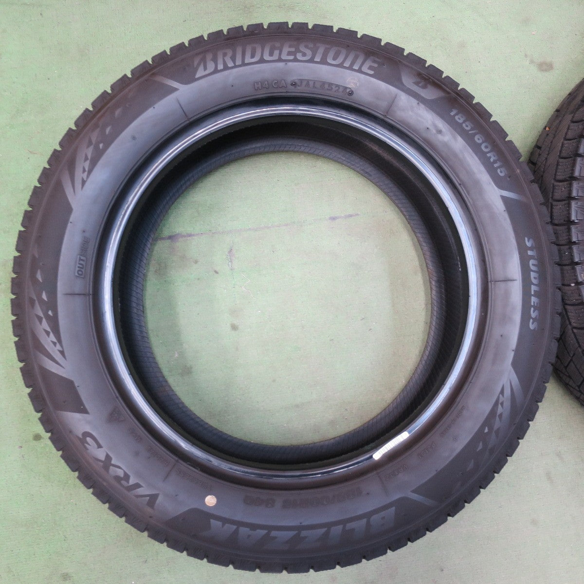 バリ溝！24年！ほぼ10分★スタッドレス 185/60R15 ブリヂストン ブリザック VRX3 タイヤ 15インチ アクア ヤリス ヴィッツ フィット インサイト 等★6031904イスタ