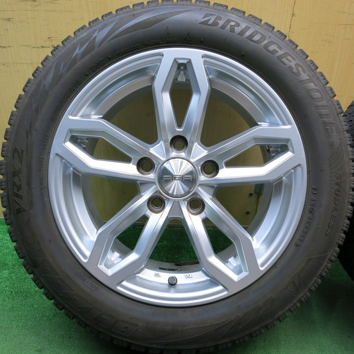 バリ溝！キレイ！8.5分★BMW 等 AGA Welt 205/55R16 スタッドレス ブリヂストン ブリザック VRX2 16インチ ヴェルト PCD120/5H★5071302HAス
