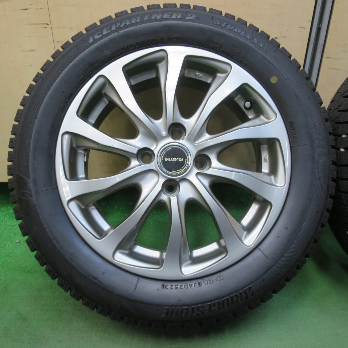 超バリ溝！23年！キレイ！ほぼ10分★スタッドレス 185/60R15 ブリヂストン アイスパートナー2 BALMINUM バルミナ 15インチ PCD100/4H★5103113イス
