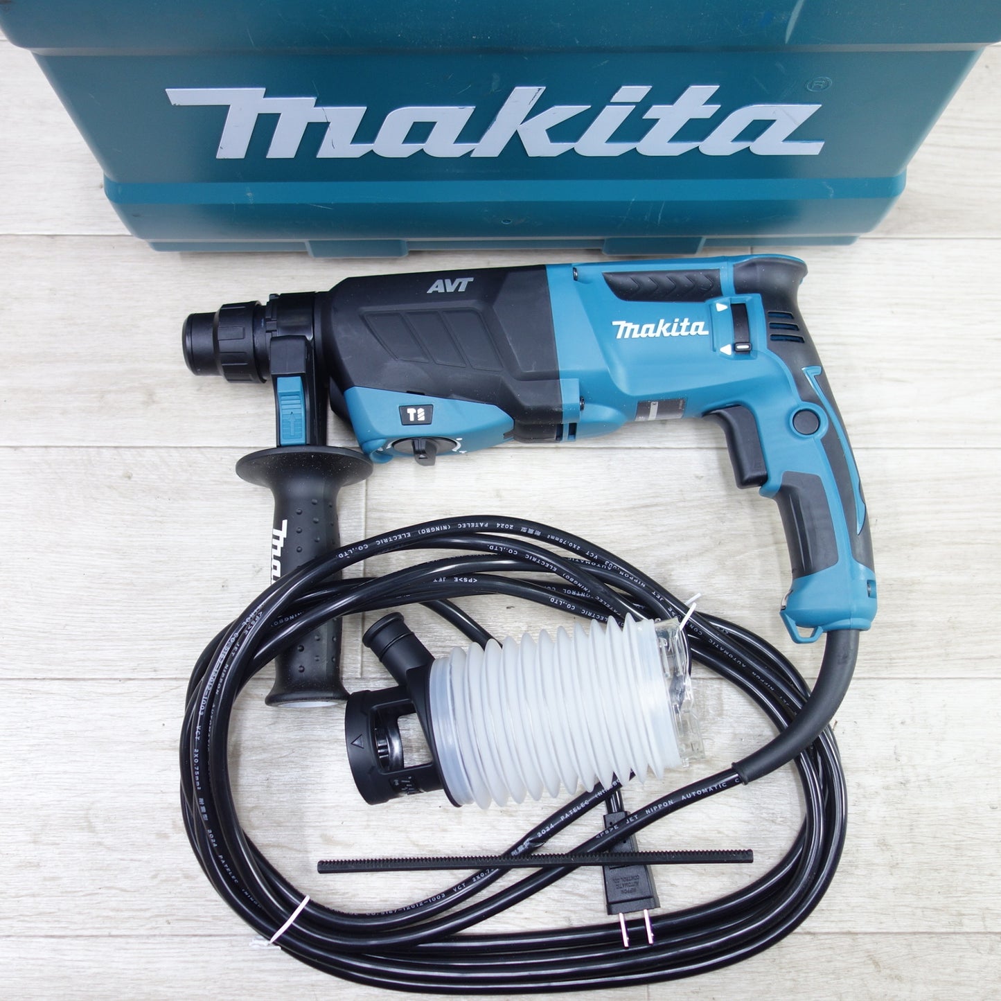 [送料無料] 未使用！付属品付き◆マキタ 26mm 電動 ハンマ ドリル HR2631F ケース付き ハンマードリル 穴あけ 電動 工具 コード式 makita◆