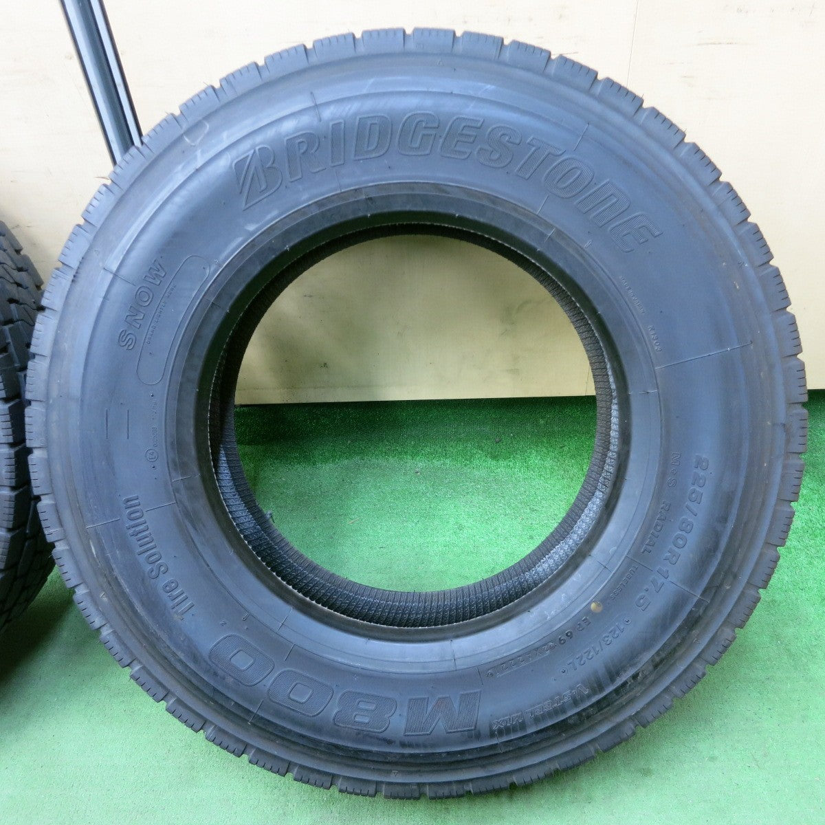 [送料無料] ほぼ未使用！新車外し！21年★トラック タイヤ 225/80R17.5 123/122L ブリヂストン M800 ミックス オールシーズン 17.5インチ★5031106ナスタ