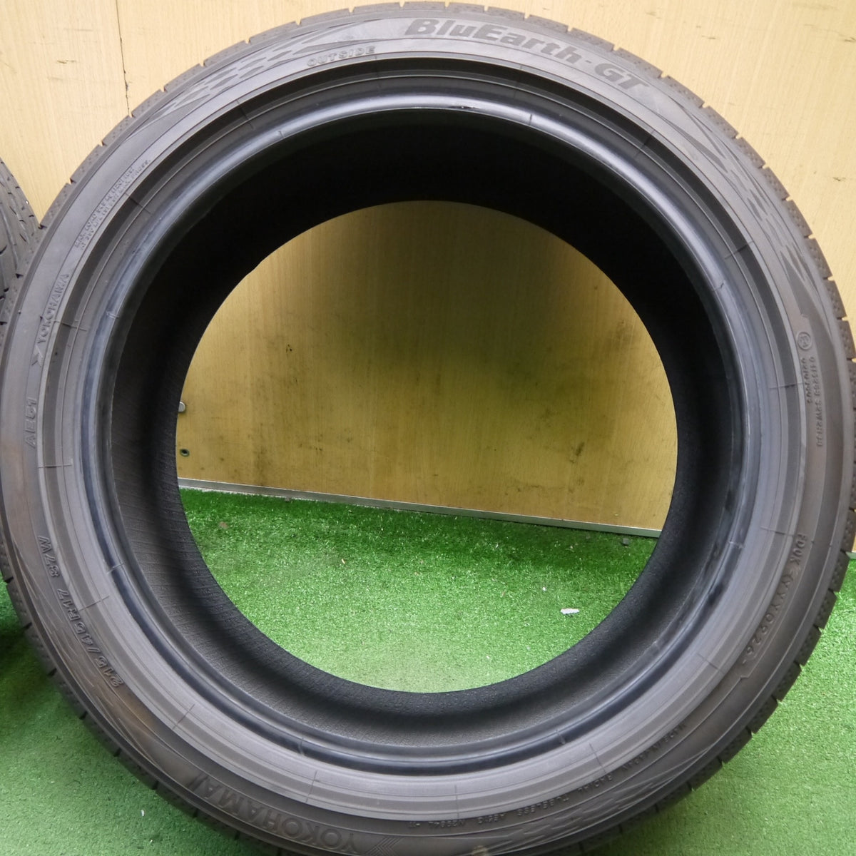 バリ溝！26年！9.5分◎215/45R17 ヨコハマ BluEarth-GT AE51 ブルーアース タイヤ 17インチ プリウス ヴィッツ BRZ 86 カローラ 等◎6090806Hノタ