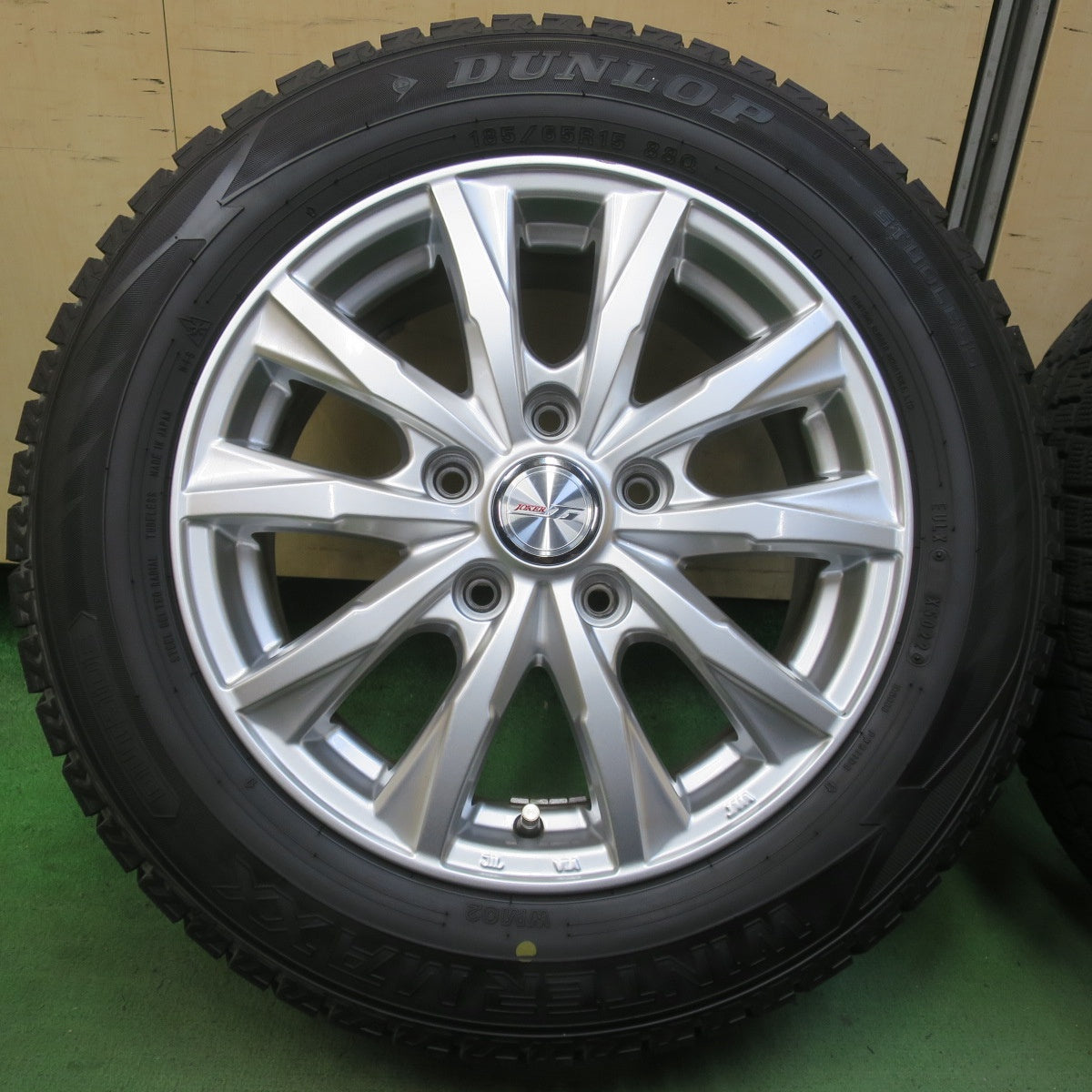 バリ溝！22年！キレイ！9分★スタッドレス 185/65R15 ダンロップ ウインターマックス WM02 JOKER ジョーカー 15インチ PCD114.3/5H★6041702イス