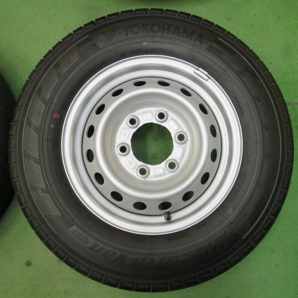 新車外し 24年★日産 キャラバン 純正 スチール 195/80R15 107/105Q ヨコハマ BluEarth-Van RY55 PCD139.7/6H★5040403イノ