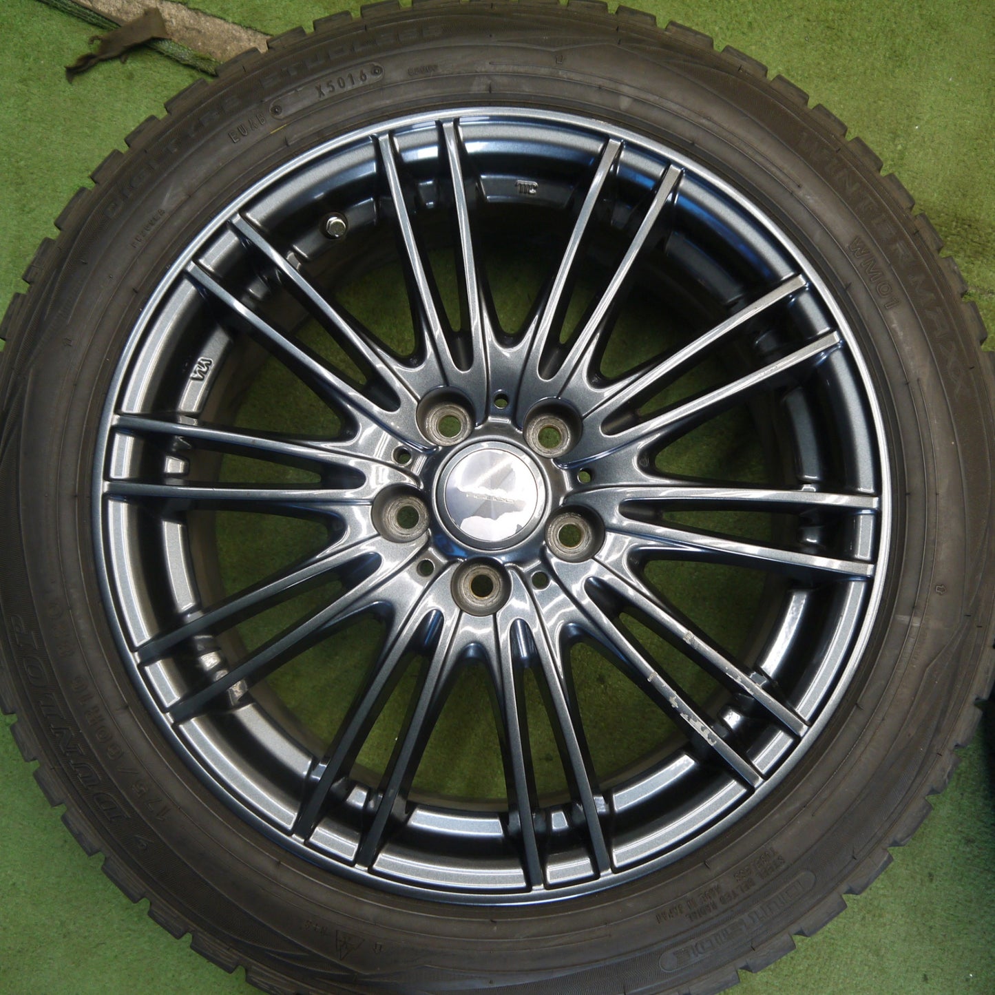 バリ溝！8.5分◎ラクティス 等 175/60R16 スタッドレス ダンロップ ウインターマックス WM01 VELVA AGUDO ヴェルヴァ アグード 16インチ PCD100/5H◎6062403Hス