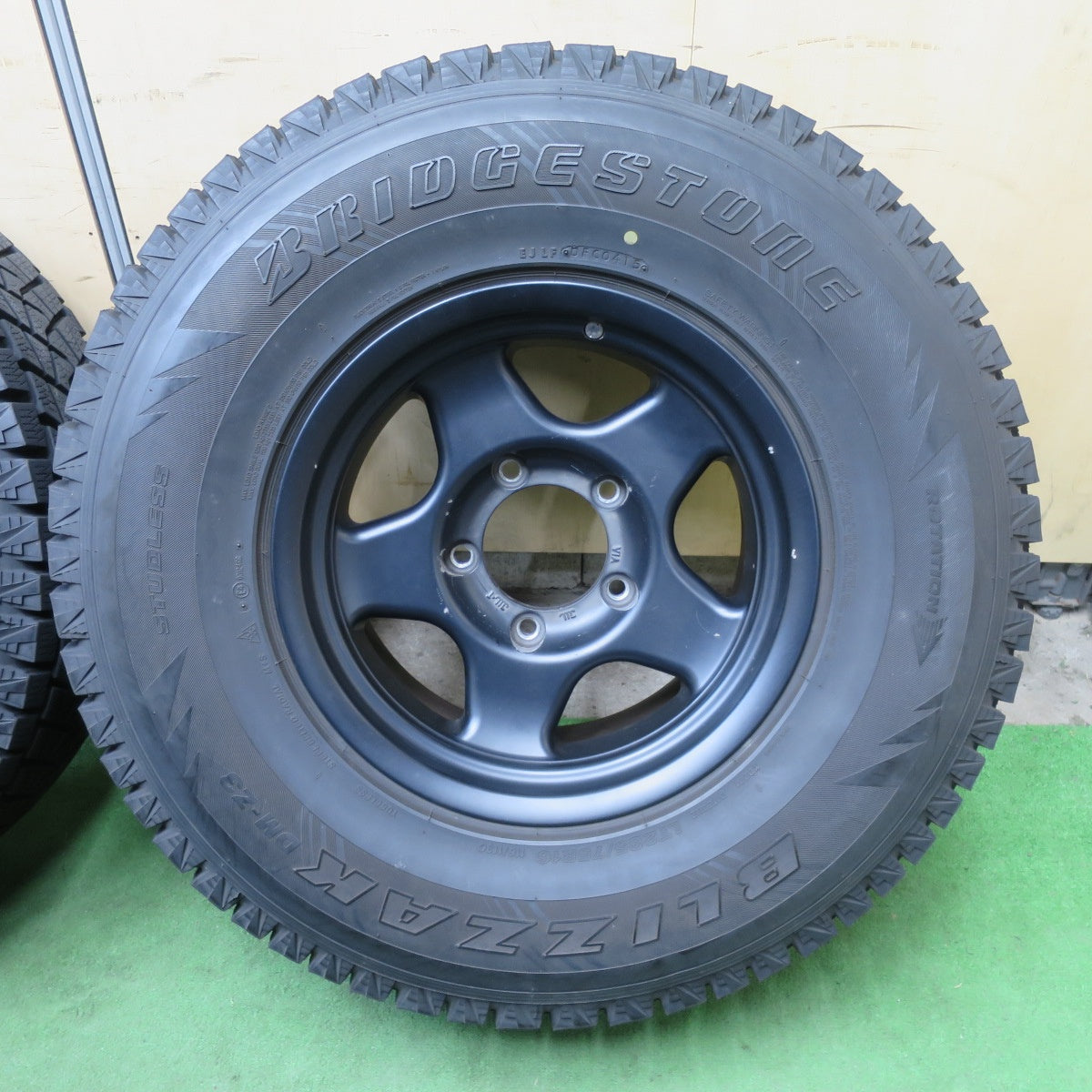 付属品付き！バリ溝！9.5分★BRADLEY V 285/75R16 116/113Q スタッドレス ブリヂストン ブリザック DM-Z3 ブラッドレー 16インチ PCD150/5H★6020201ナス