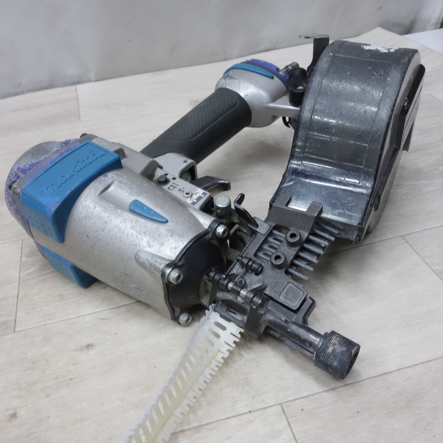 [送料無料] ◆マキタ サイディング用 50mm 常圧 エア 釘打ち機 AN552 ケース付き エア 工具 ①◆