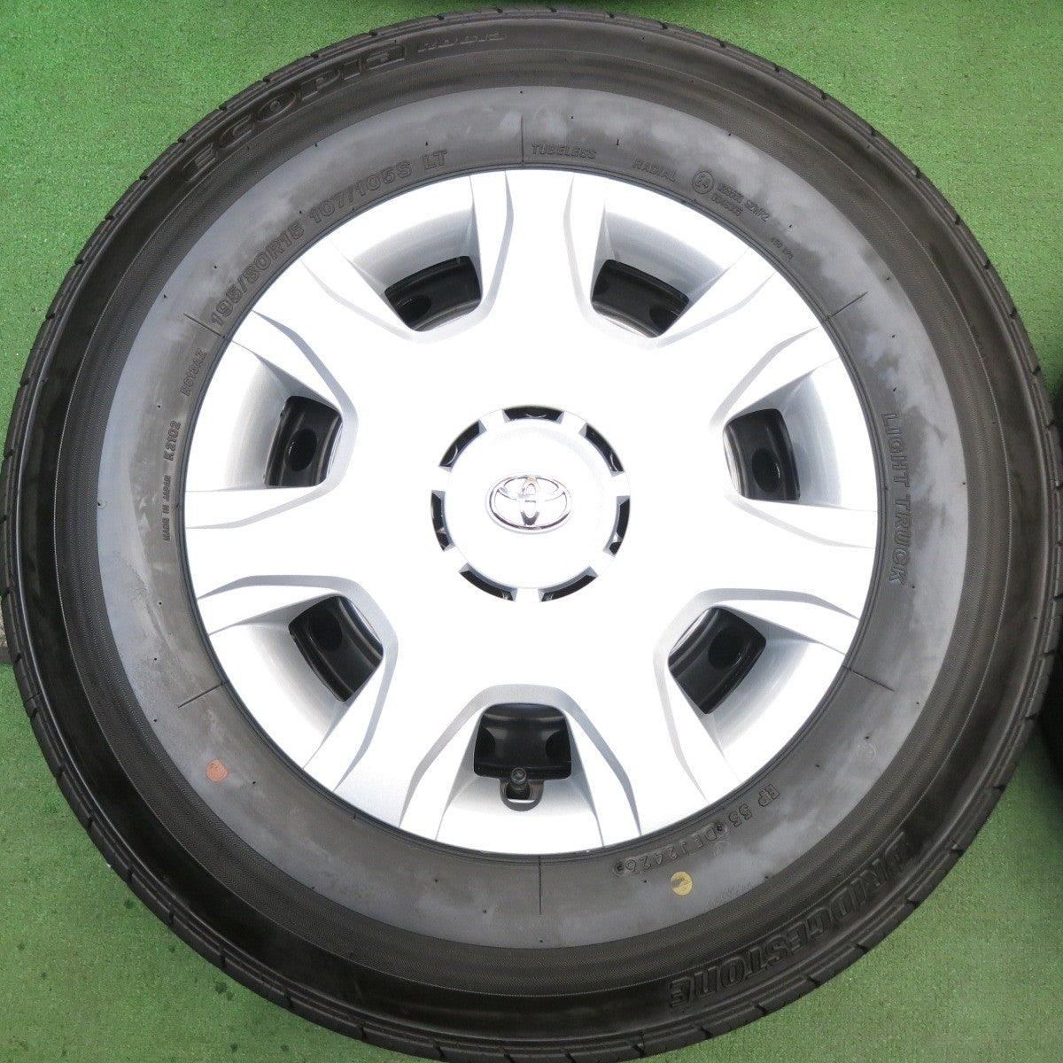 新車外し！26年◎トヨタ 200系 ハイエース 純正 スチール 195/80R15 107/105S ブリヂストン エコピア RD613 15インチ PCD139.7/6H◎6081415HAノ
