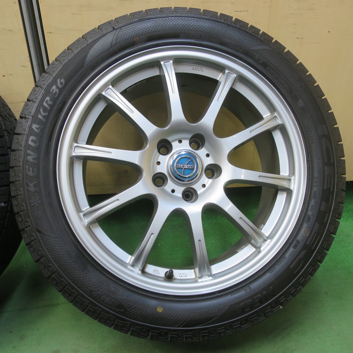 バリ溝！24年！キレイ！9.5分★スタッドレス 235/50R18 ケンダ KR36 アイステック ネオ BLUE・NESS BLUENESS ブルーネス 18インチ PCD114.3/5H★6031110イス
