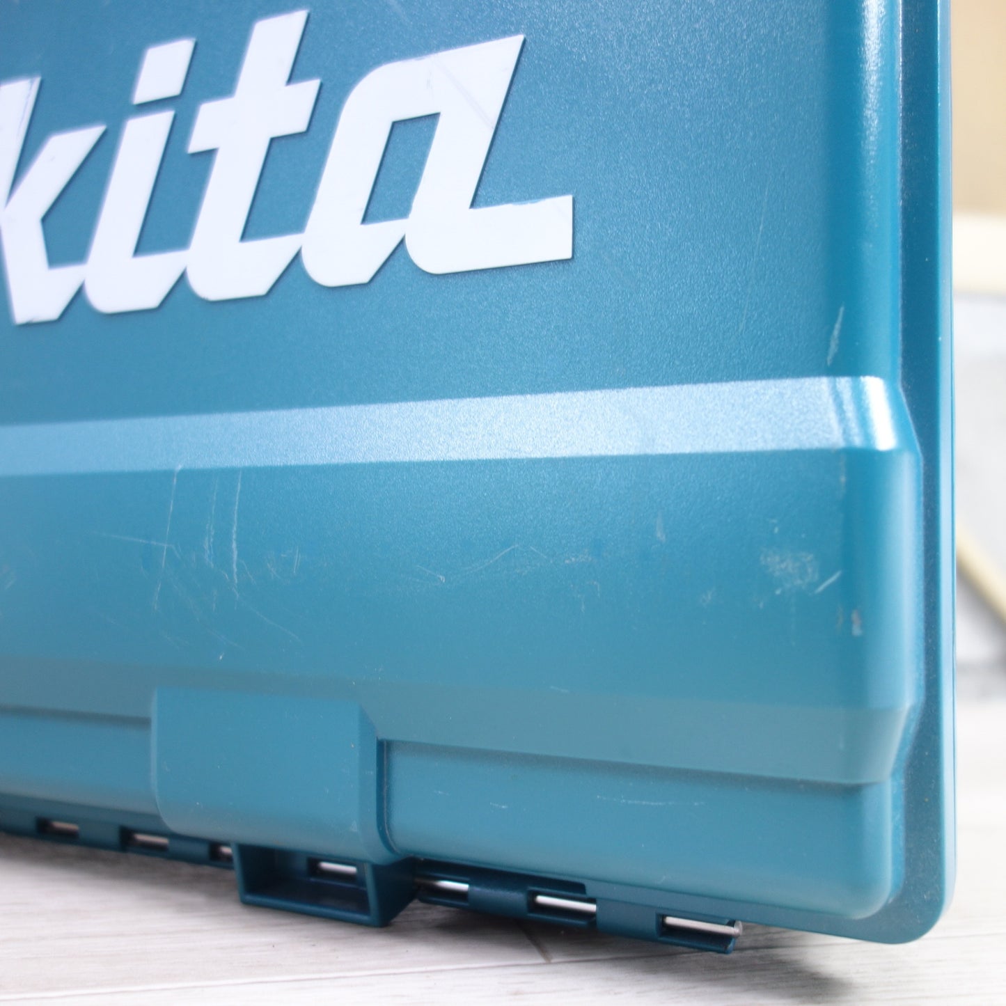 [送料無料] 未使用！付属品付き◆マキタ 26mm 電動 ハンマ ドリル HR2631F ケース付き ハンマードリル 穴あけ 電動 工具 コード式 makita◆