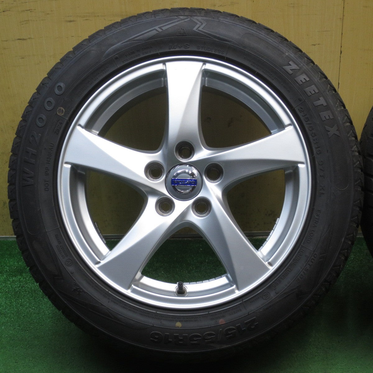 バリ溝！24年！キレイ！9.5分以上◎ボルボ V60 純正 HERA 215/55R16 スタッドレス ジーテックス WH2000 ヘラ 16インチ PCD108/5H◎6092907NJス