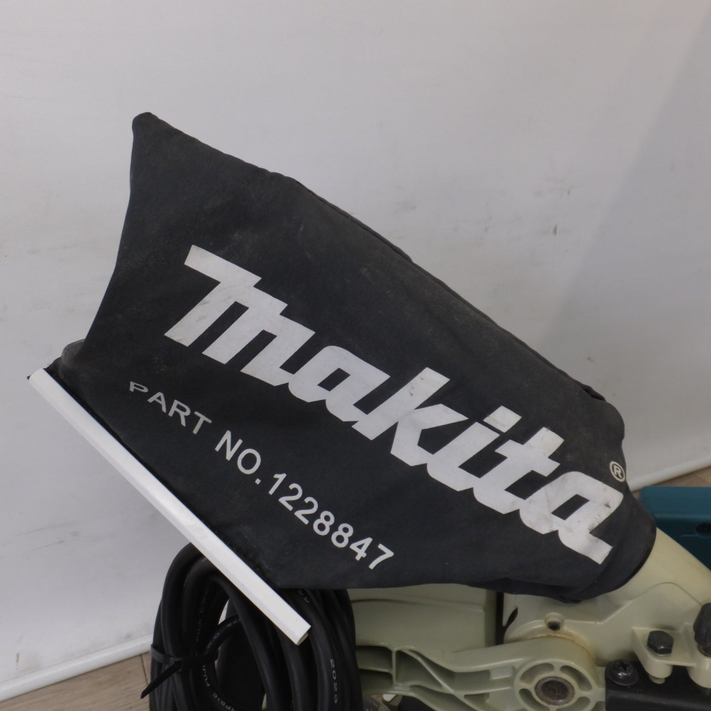 [送料無料] 美品★マキタ makita 165mm スライドマルノコ LS0611　100V～ 11A 50-60Hz 1050W　155～165mm 木工用 超硬丸ノコ★