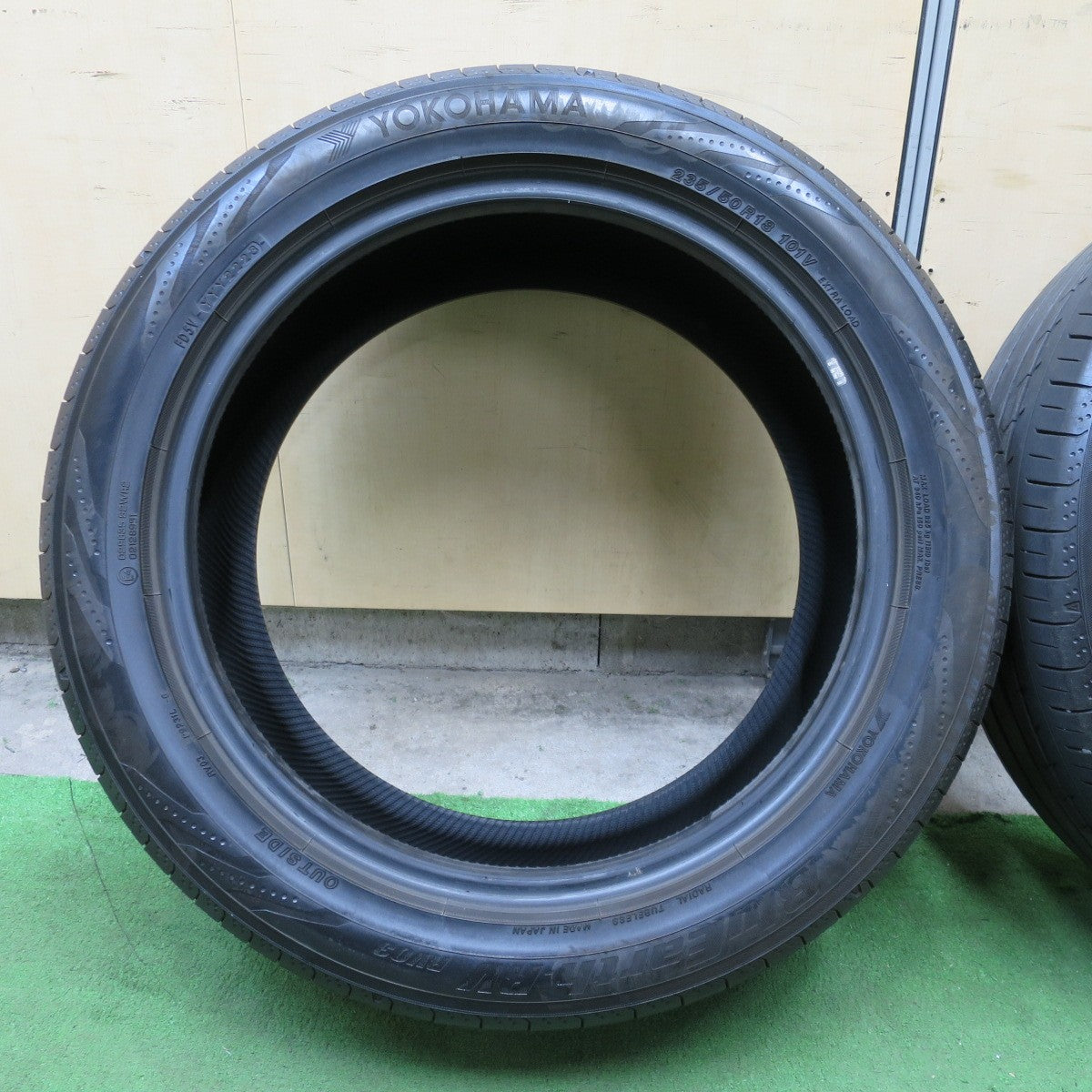 バリ溝！23年！8.5分！2本★235/50R18 ヨコハマ BluEarth-RV RV03 タイヤ 18インチ ブルーアース アルファード ヴェルファイア 等★6032103NGノタ