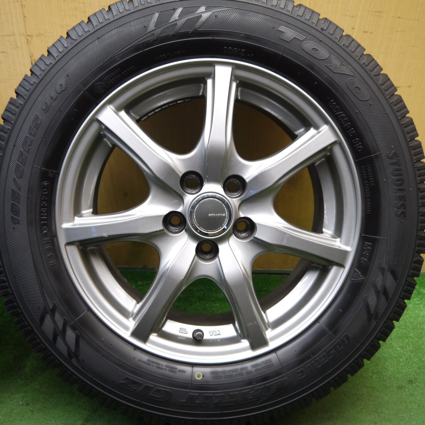 バリ溝！キレイ！9.5分★プリウス 等 195/65R15 スタッドレス トーヨー オブザーブ ガリット GIZ MiLLOUS ミルアス 15インチ PCD100/5H★5081803Hス