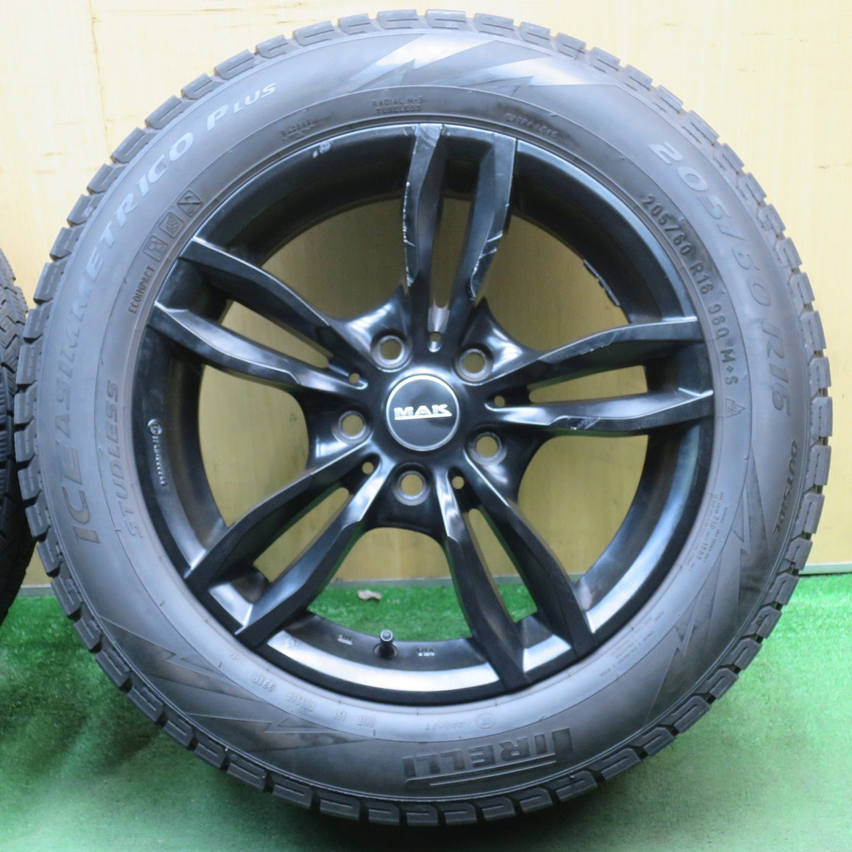 バリ溝！9分★BMW 等 MAK LUFT 205/60R16 スタッドレス ピレリ アイスアシンメトリコ プラス 16インチ PCD112/5H★5093008NJス