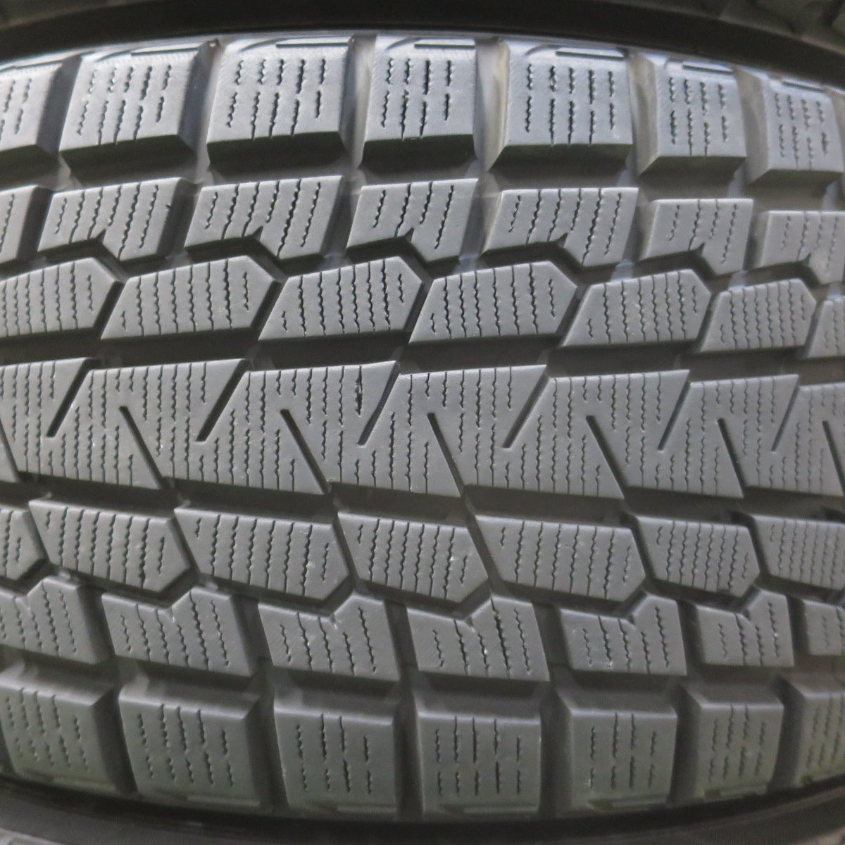 バリ溝！22年！キレイ！9.5分★ボルボ V40 V60 EUROTECH GAYA SOLI 235/60R17 スタッドレス ヨコハマ アイスガード G075 17インチ ユーロテック ガヤ ソリ PCD108/5H★6030506イス