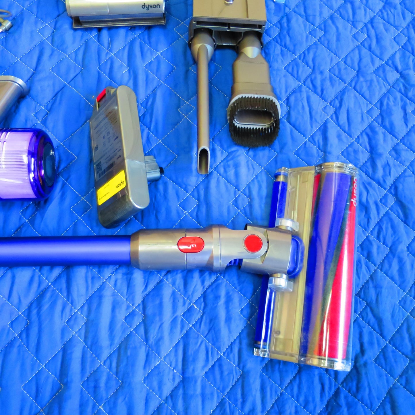 [送料無料] ☆DYSON ダイソン 掃除機 V11 SV15 コードレスクリーナー☆
