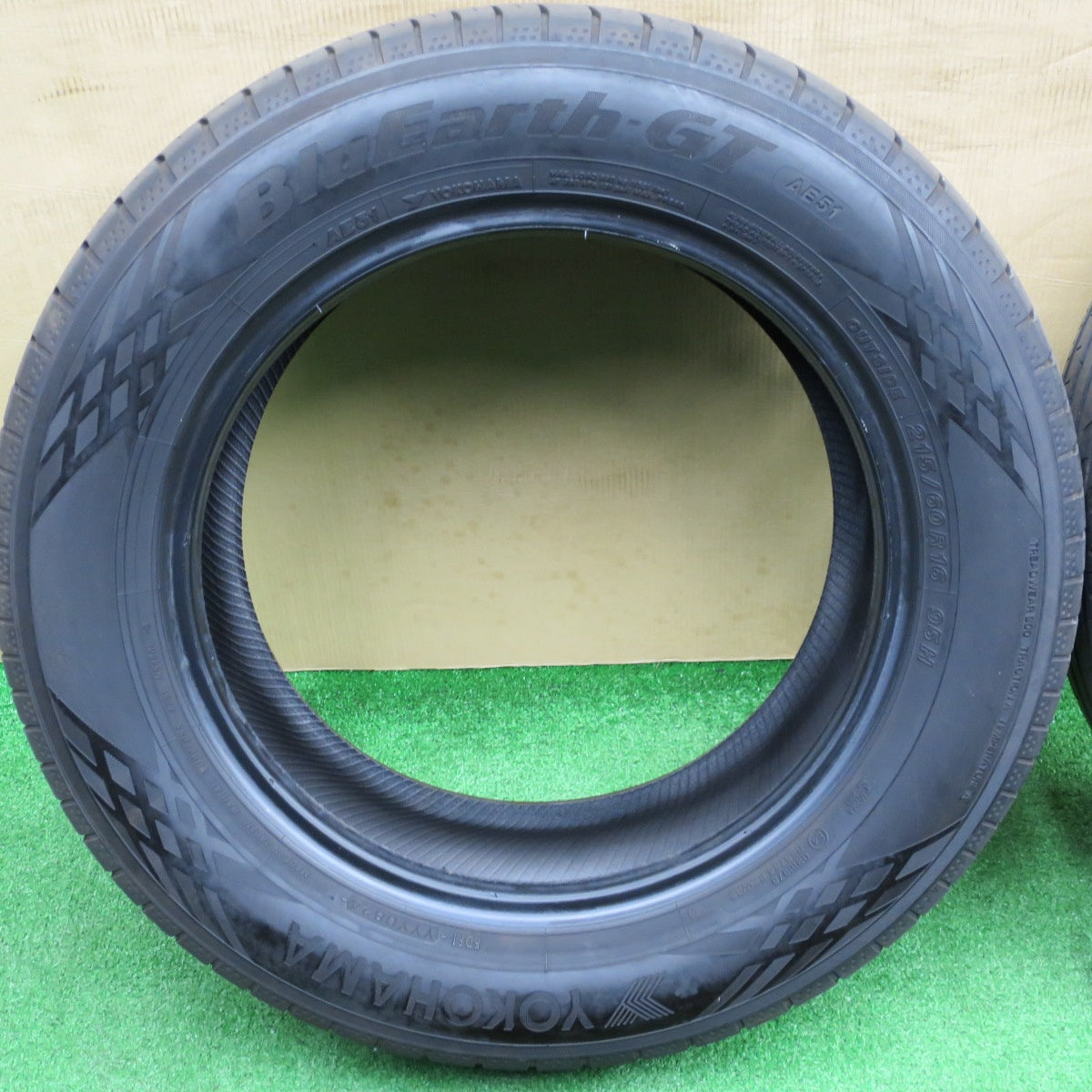 バリ溝！24年！9分★215/60R16 ヨコハマ BluEarth-GT AE51 タイヤ 16インチ マークX クラウン オデッセイ ヴェゼル ティアナ 等★6011702NKノタ