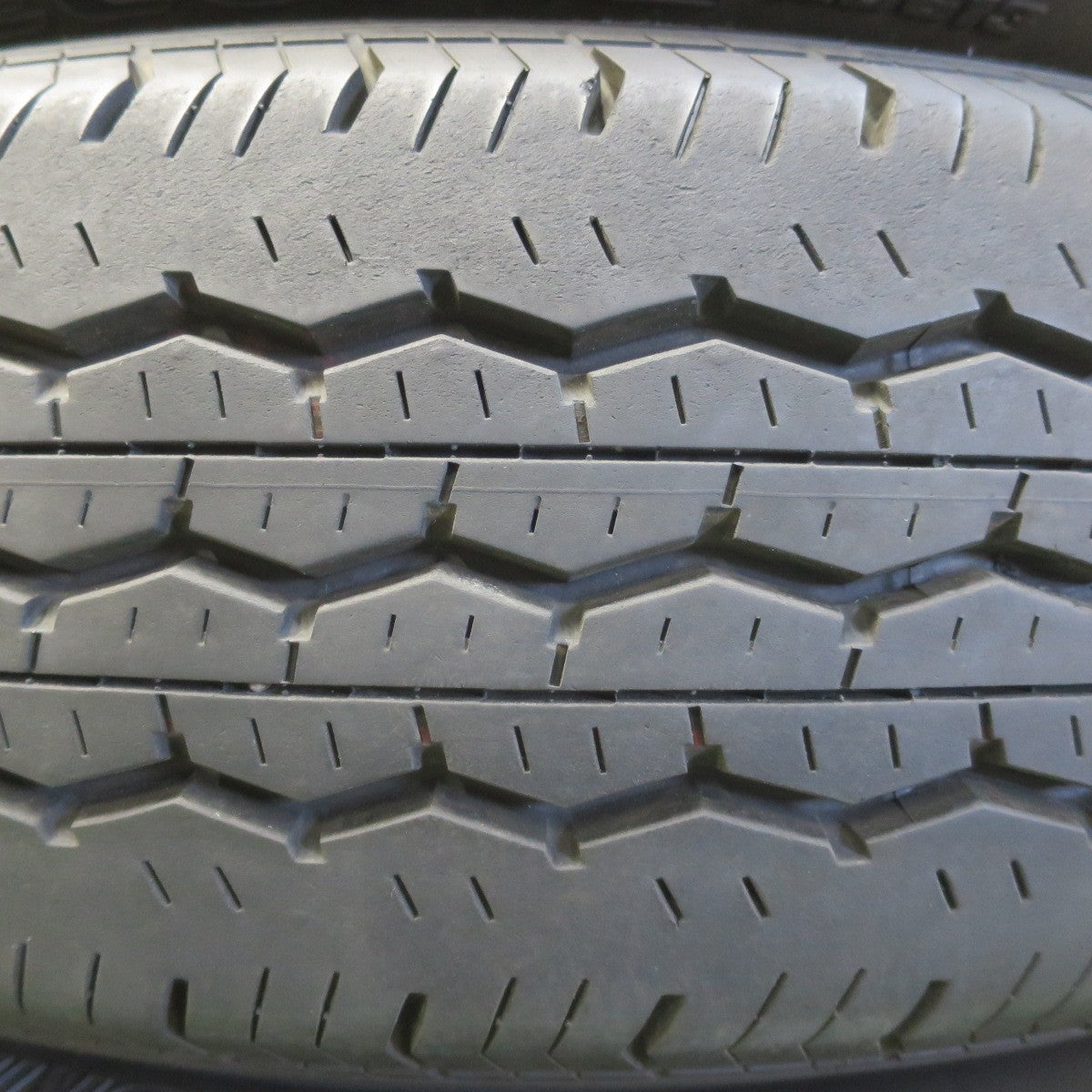 バリ溝！25年！キレイ！9.5分以上★トヨタ 200系 ハイエース 純正 スチール 195/80R15 107/105S ブリヂストン エコピア RD613 15インチ PCD139.7/6H★6043006イノ