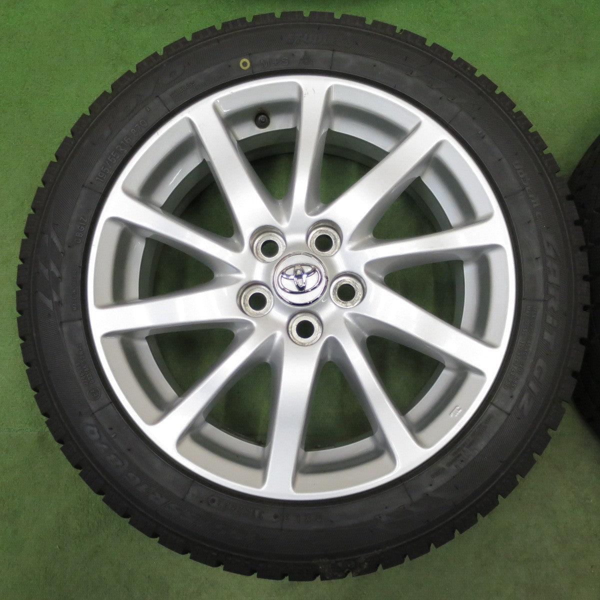 バリ溝！23年！キレイ！ほぼ10分◎トヨタ アリオン プレミオ 純正 195/55R16 スタッドレス トーヨー ガリット GIZ 16インチ PCD100/5H◎6101603NGス