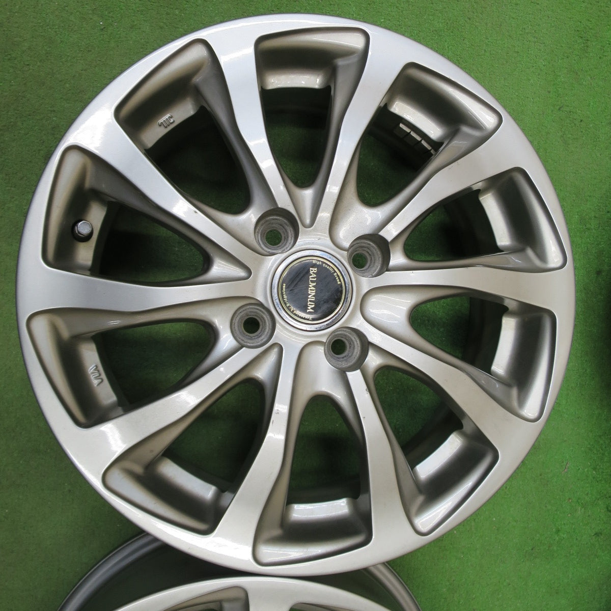 4本価格★BALMINUM TR10 バルミナ ブリヂストン製 15インチ ホイール 15×5.5J PCD100/4H★6030903NGホ