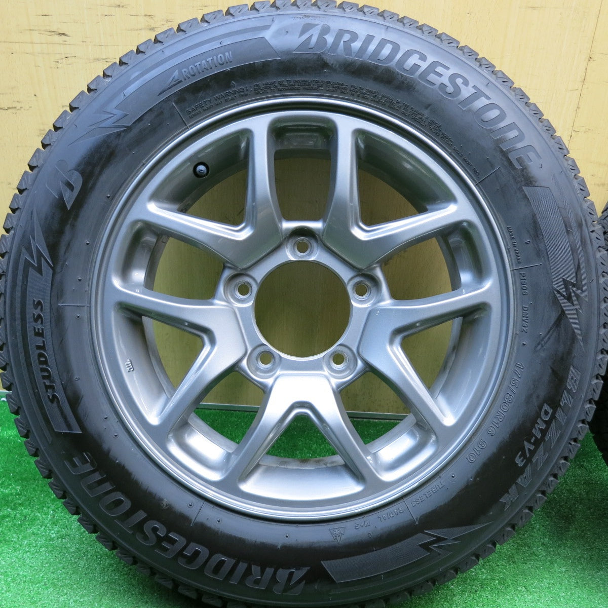 キレイ！22年★スズキ JB64 ジムニー 純正 175/80R16 スタッドレス ブリヂストン ブリザック DM-V3 16インチ PCD139.7/5H★6010201HAス