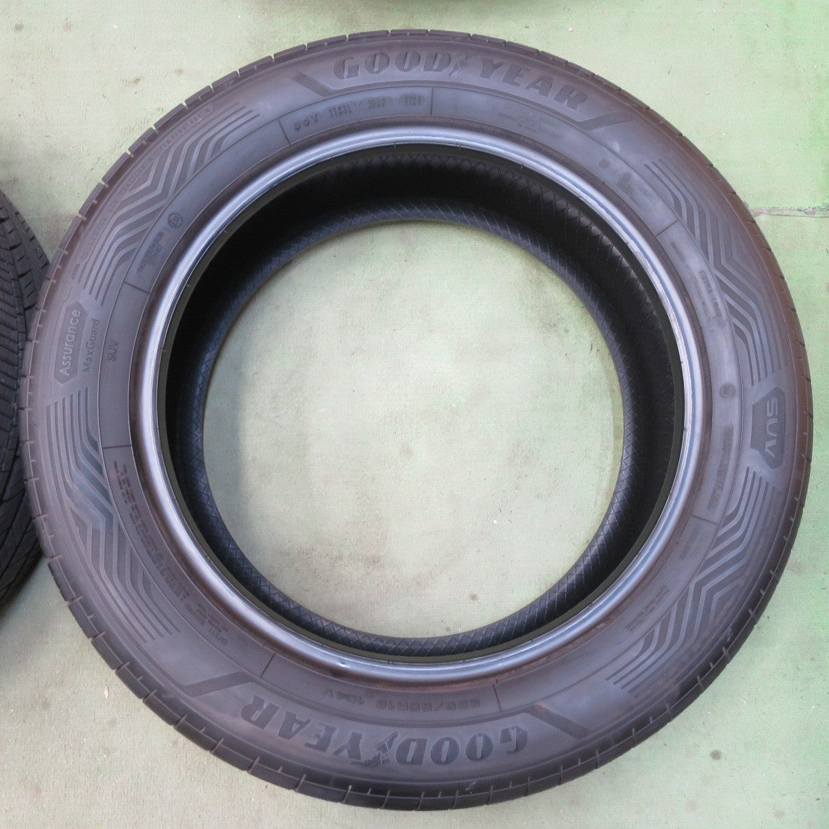 バリ溝！24年！9.5分★235/55R18 グッドイヤー Assurance MaxGuard SUV タイヤ 18インチ ハリアー ヴァンガード 等★6052307イノタ