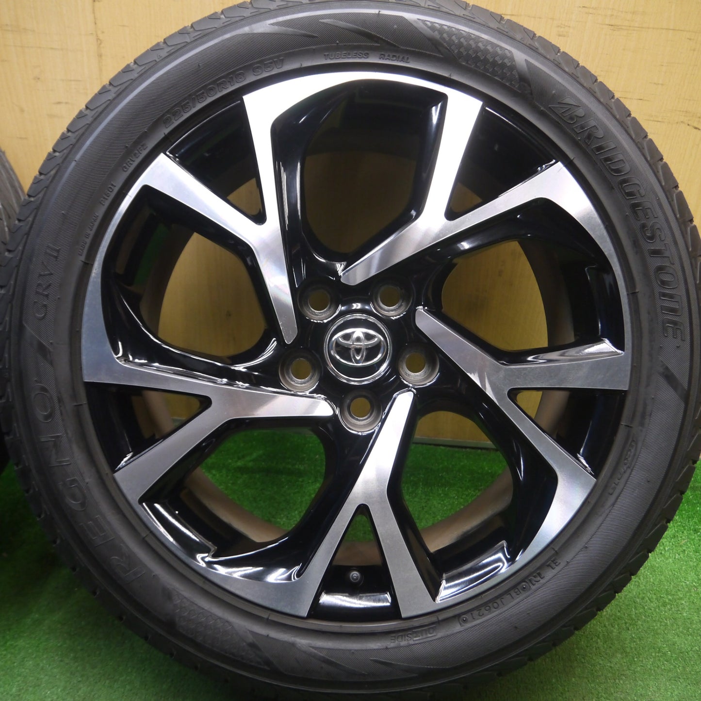 [送料無料] 4本価格！21年★トヨタ CH-R 純正 225/50R18 ブリヂストン レグノ GRV2 18インチ CHR PCD114.3/5H★5021414Hノ