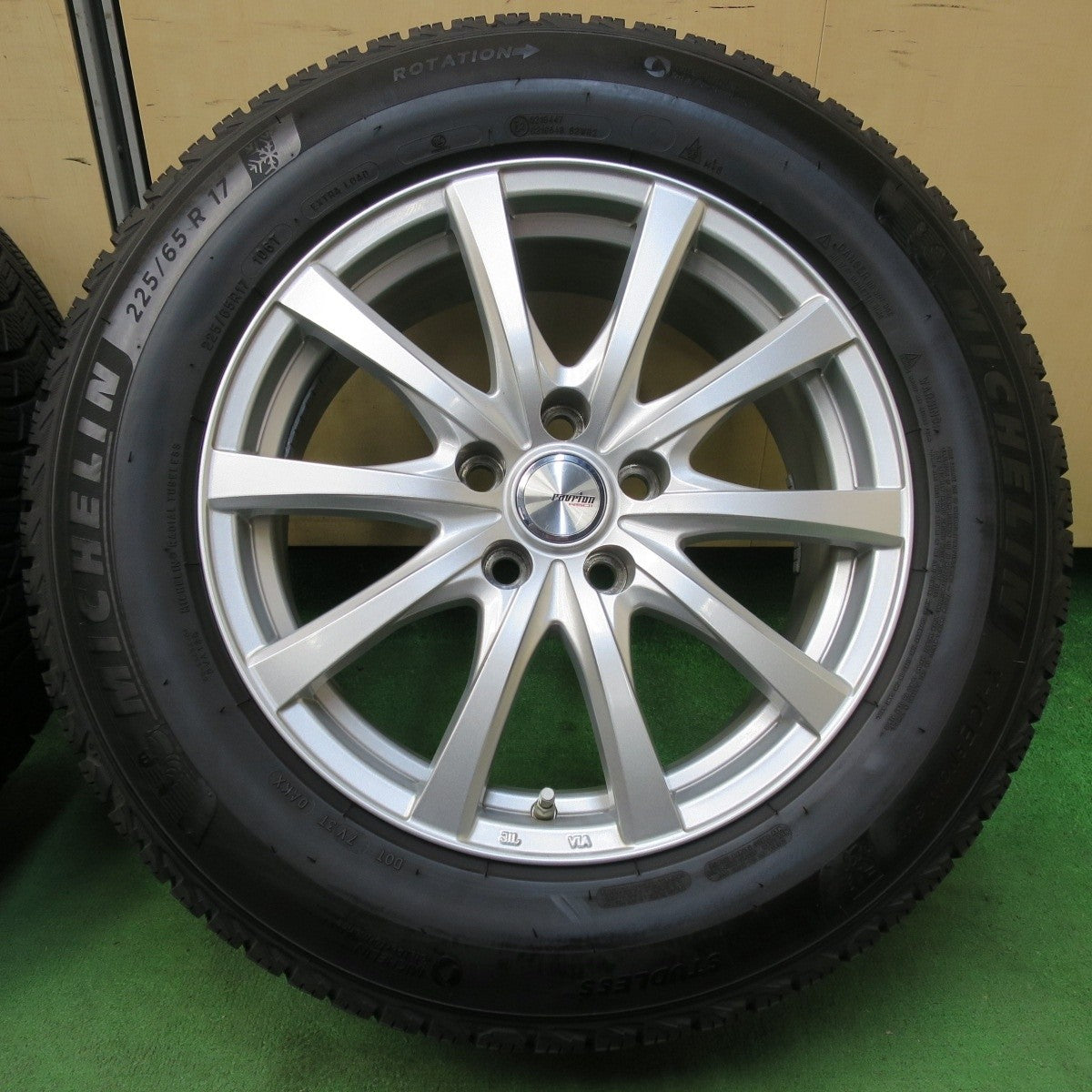 バリ溝！21年！キレイ！9分★スタッドレス 225/65R17 ミシュラン X-ICE SNOW SUV ravrion RS01 ラブリオン 17インチ PCD114.3/5H★5010301イス