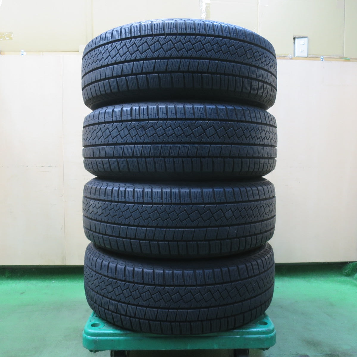 バリ溝！22年！キレイ！9分★スタッドレス 215/60R17 ピレリ アイスゼロ アシンメトリコ FINAL SPEED MiD ファイナルスピード 17インチ PCD114.3/5H★5123008イス