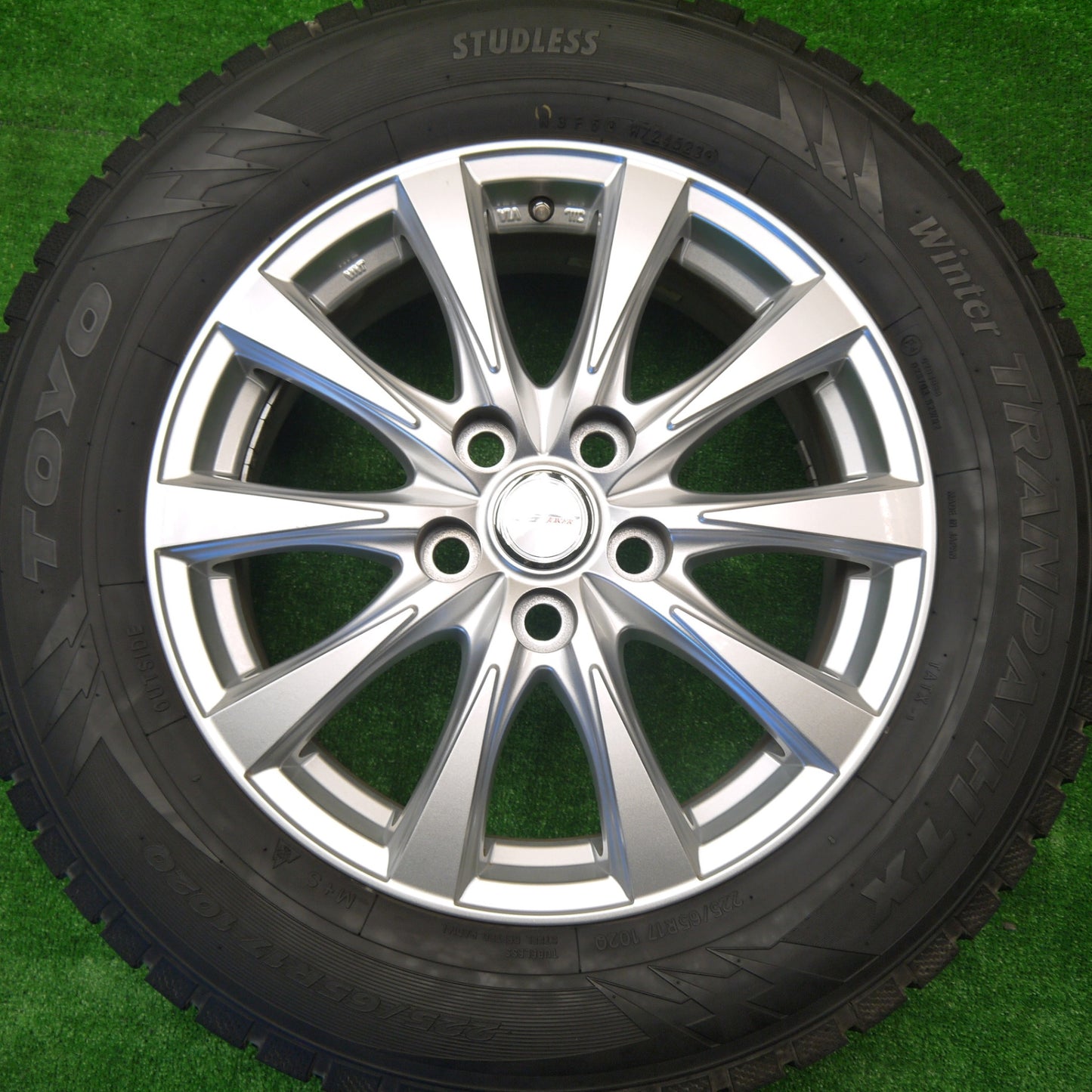 バリ溝！23年！キレイ！9.5分以上★スタッドレス 225/65R17 トーヨー ウインター トランパス TX JOKER ジョーカー 17インチ PCD120/5H★5100804Hス