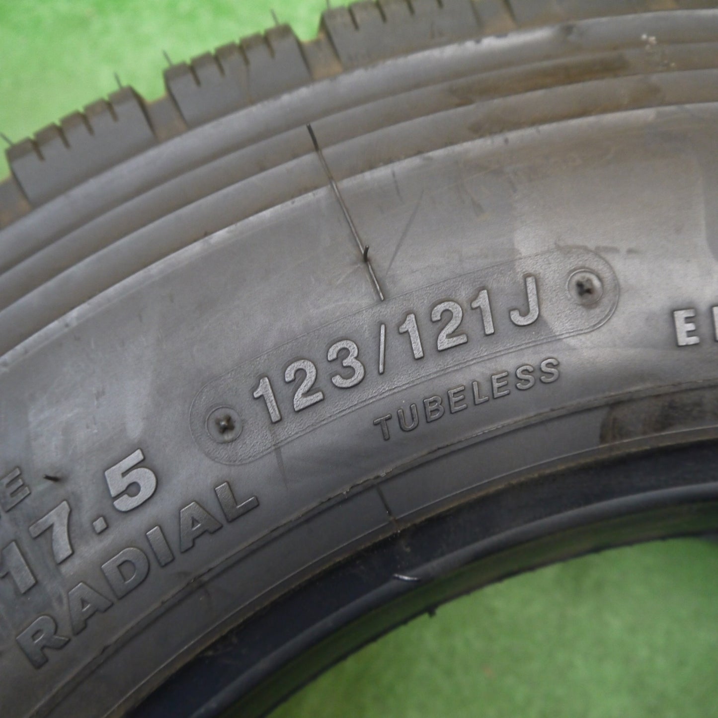 ほぼ未使用！新車外し！1本★トラック タイヤ 215/70R17.5 123/121J ブリヂストン M800 ミックス オールシーズン 17.5インチ★6070804KKスタ