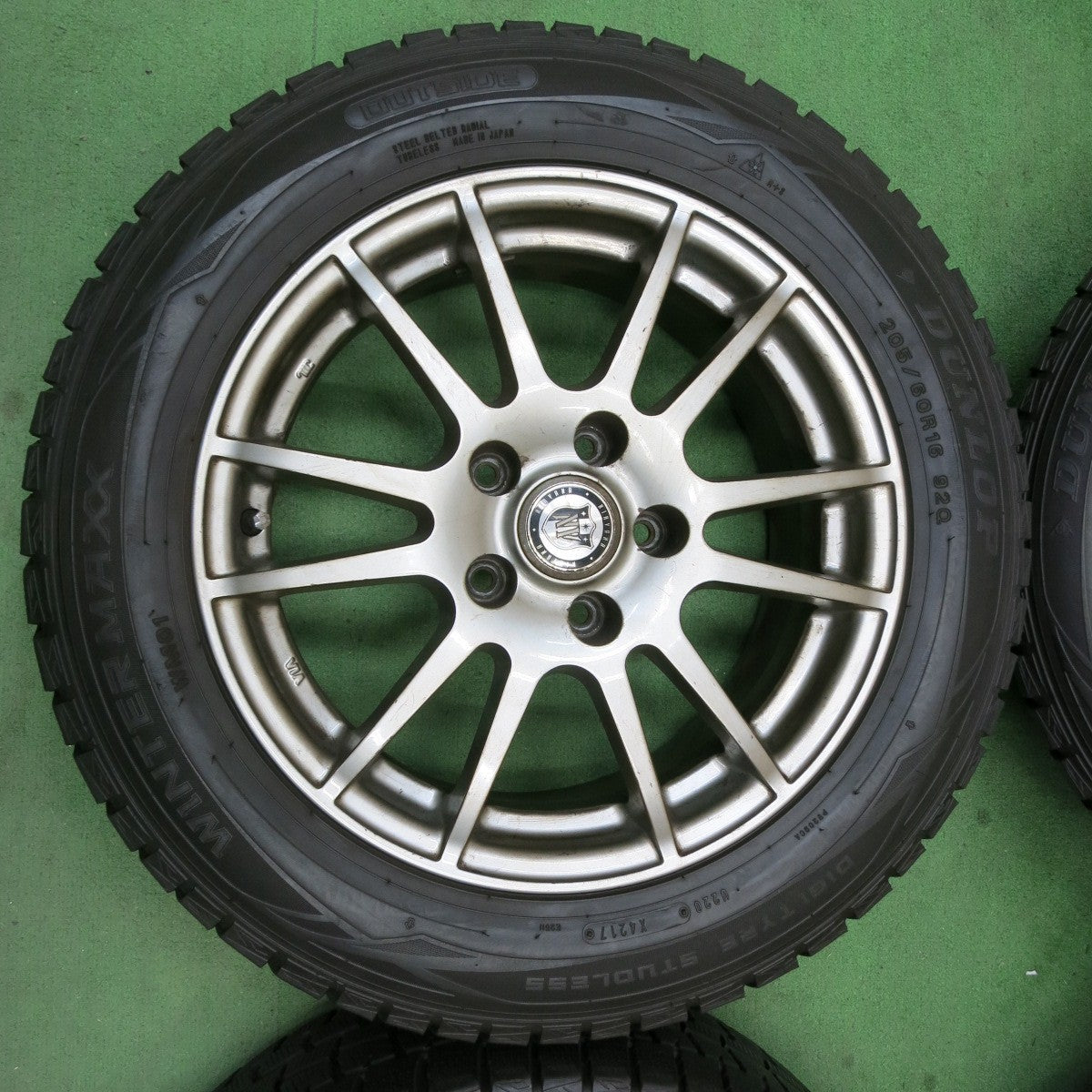 バリ溝！8.5分★スタッドレス 205/60R16 ダンロップ ウインターマックス WM01 NIRVANA NV ニルバーナ ニルヴァーナ 16インチ PCD114.3/5H★5042205ナス