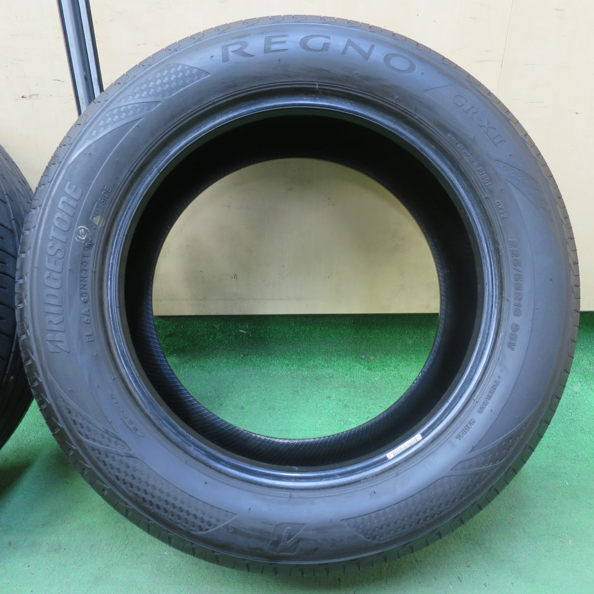 バリ溝！9.5分★225/55R16 ブリヂストン レグノ GR-X2 タイヤ 16インチ ベンツ Cクラス Eクラス アウディ A4 A6 等★5090406イノタ